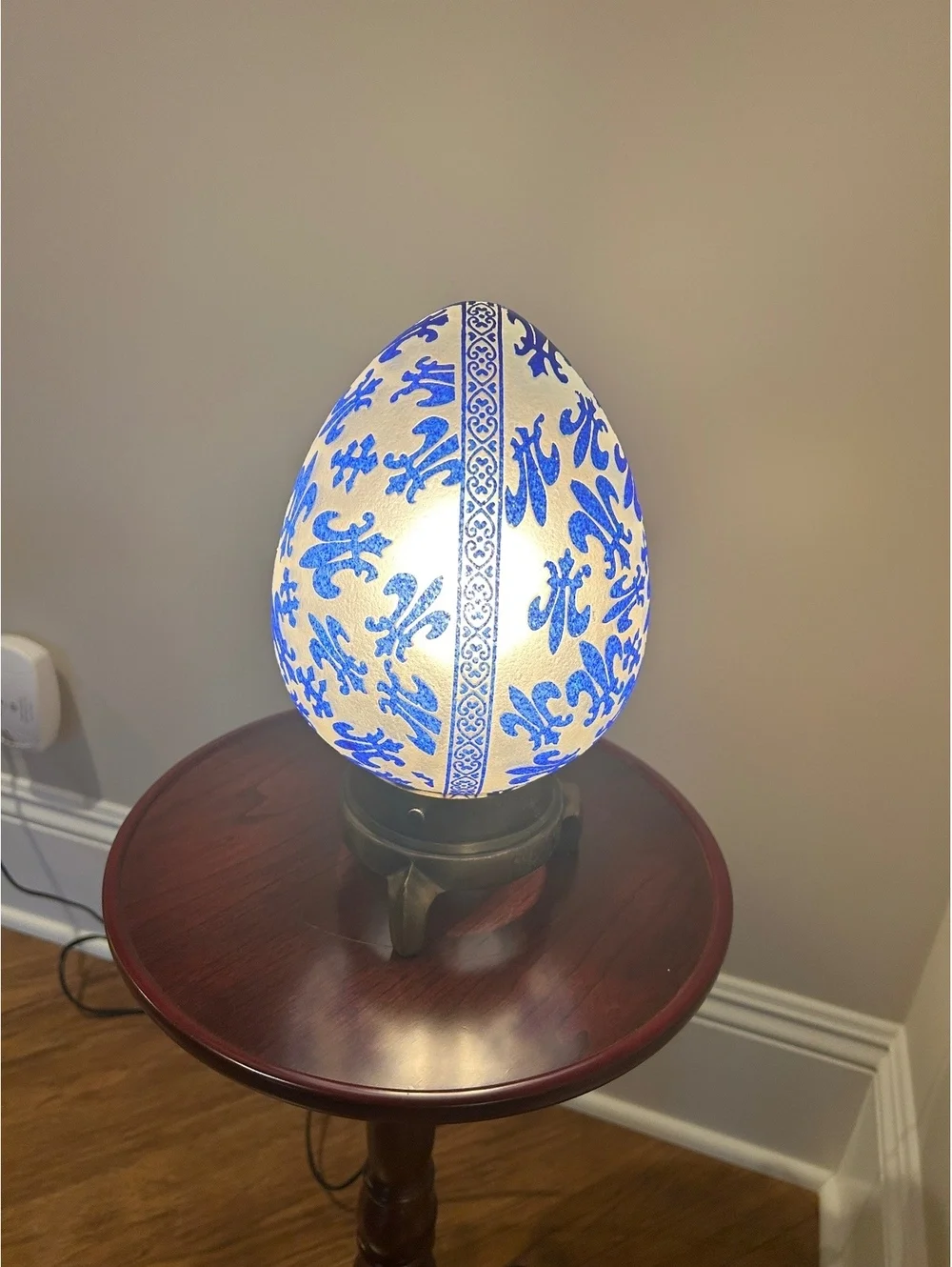 Vintage Egg Lamp with Cameo-Style Fleur-de-Lis Pattern